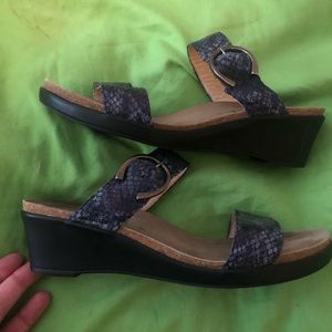 MEPHISTO Leather Wedge Sandals Iridescent Blue Purple Snakeskin Size 41 US 10.5